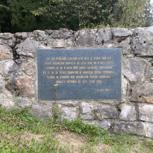 Spomenik požgani Korantovi domačiji