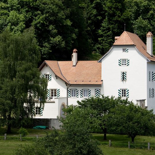 Cure et ancien monastère du 1er millénaire