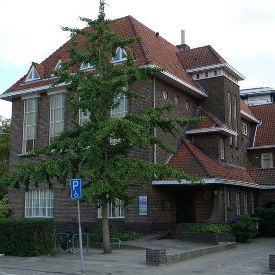 Voormalig klooster bij huishoudschool St. Martha, later gezondheidscentrum
