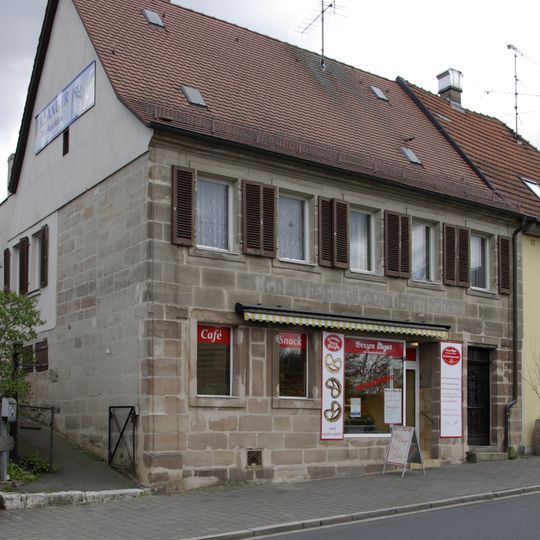 Wohn- und Geschäftshaus