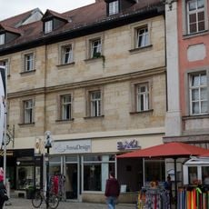 Wohn- und Geschäftshaus