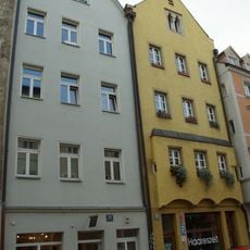 Wohn- und Geschäftshaus