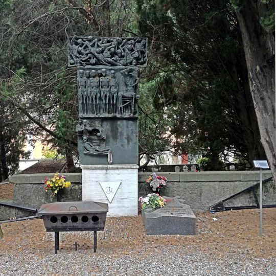 Bassorilievo ai morti nei campi nazisti