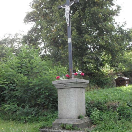 Kříž u kostela v Kotouni