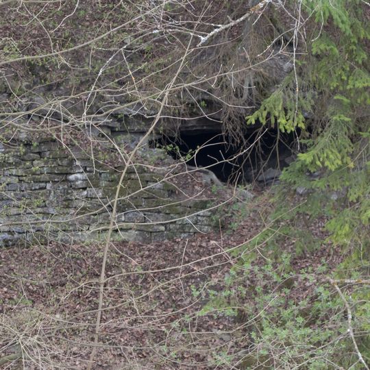 Höhlen im Dörlbacher Einschnitt