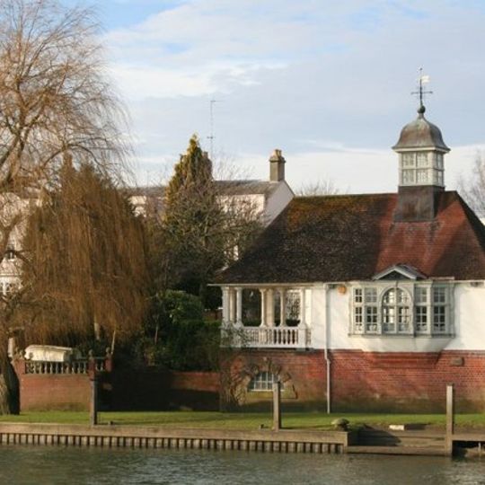 Boathouse east of Middle Wharf