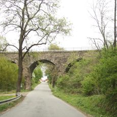 Železniční most přes silnici III/1296 u Pošné