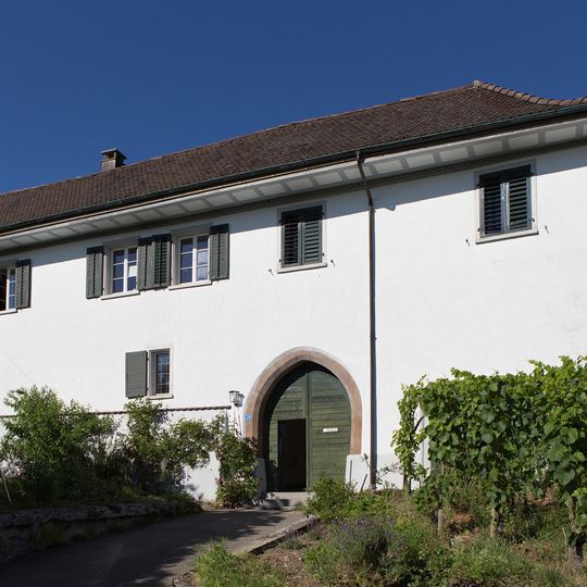 Pfarrhaus mit wehrhafter Kichenumfriedung