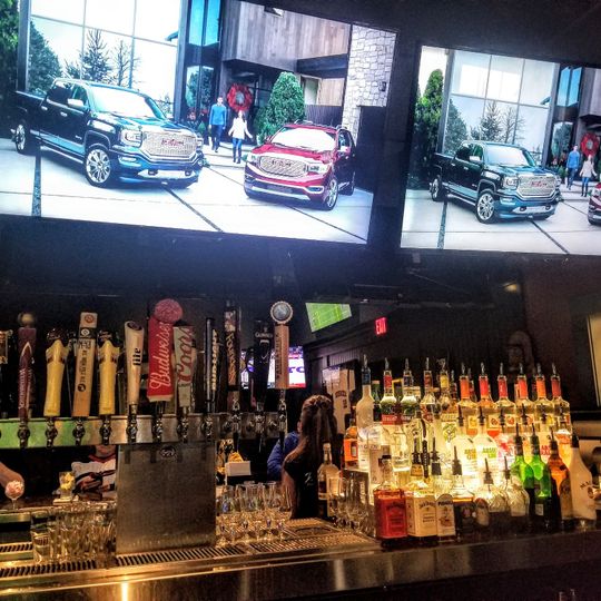 Monelli's Italian Grill & Sports Bar