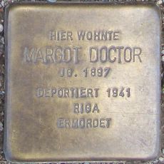 Stolperstein en memoria de Margot Doctor