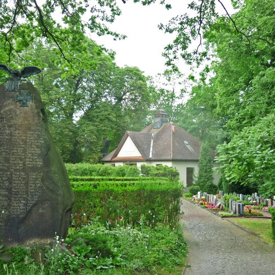 Friedhofskapelle und Kriegerdenkmal Erster Weltkrieg auf dem Friedhof Potschappel Wilsdruffer Straße 24