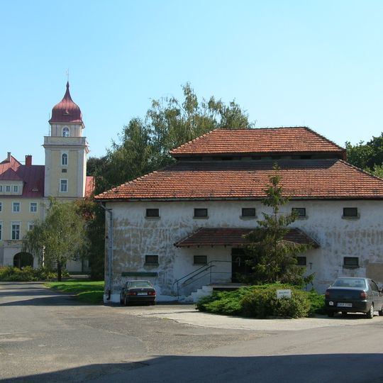 Dąbrówka Górna Palace