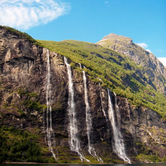 Seven Sisters waterfall