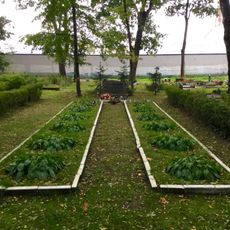 Karavīru kapsēta un masu terora upuru kapi