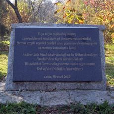 Cmentarz ewangelicki, ob. park, obok kościoła