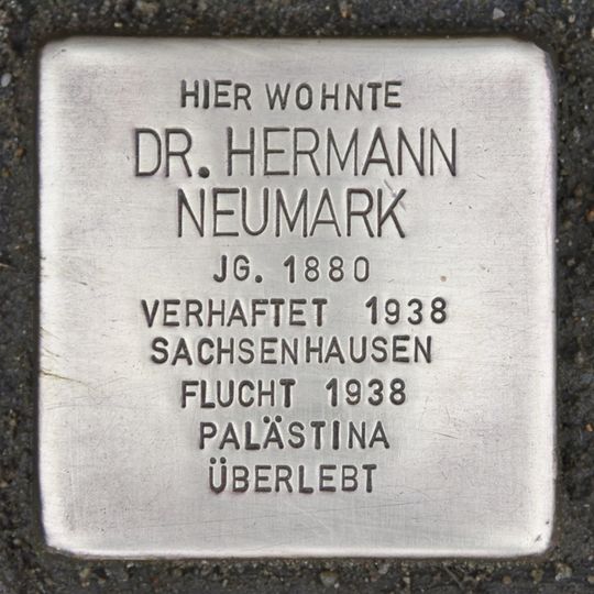 Stolperstein en memoria de Hermann Neumark
