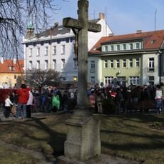 Kříž u kostela v Milevsku