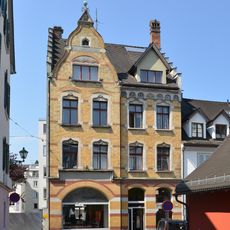 Wohn- und Geschäftshaus