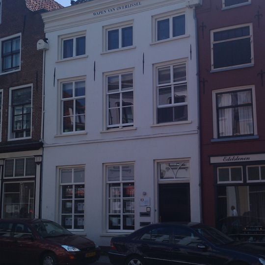 Pand onder schilddak