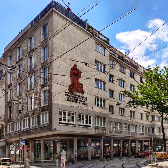 Gemeindebau Westbahnstraße 1