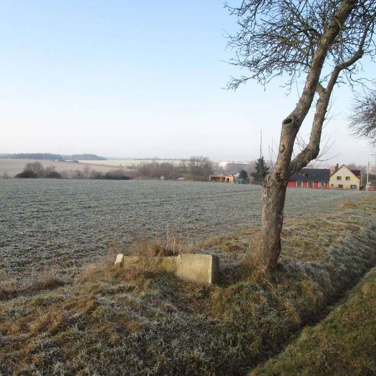 Kříž východně od Honezovic