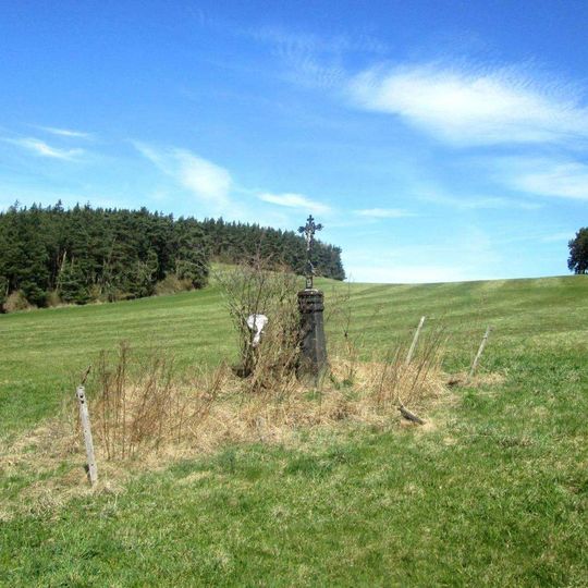 Kříž východně od Kejnic