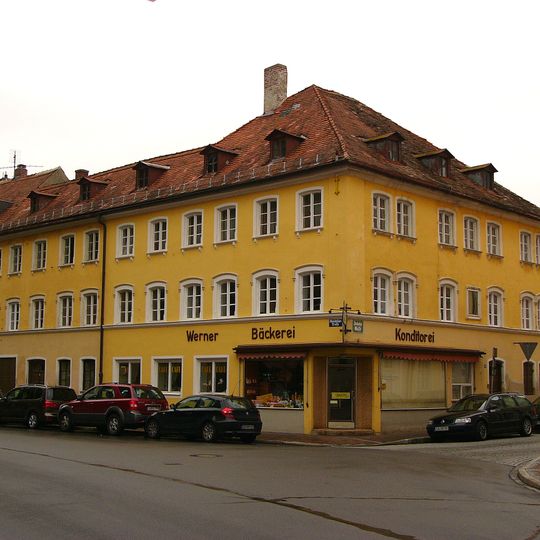 Wohn- und Geschäftshaus