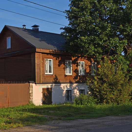 Дом жилой с лавкой