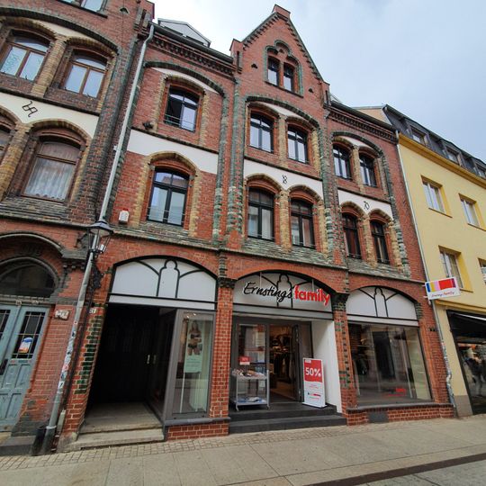 Hälfte eines Doppelwohnhauses in geschlossener Bebauung Innere Plauensche Straße 19