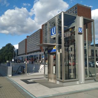 Rotes Rathaus metro station