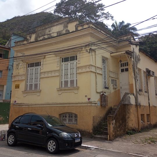 Imóvel à Rua Barão de Monjardim, nº 95