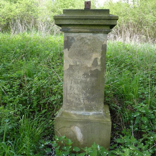 Kříž u cesty do Šemíkovic