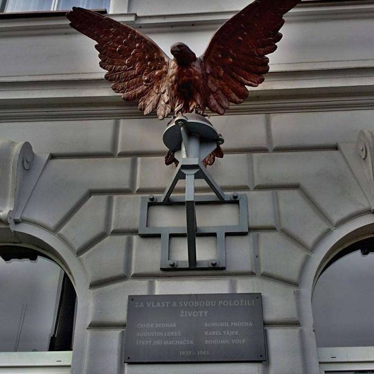 Pomník  obětem 1. a 2. světové války v Brandýse nad Labem