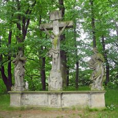 Einzeldenkmal der Sachgesamtheit Kloster St. Marienthal: Kreuzwegstationen mit kolossaler Kreuzigungsgruppe Stationsberg