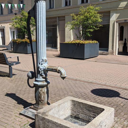 Handschwengelpumpe mit Brunnenschacht Hauptstraße 35