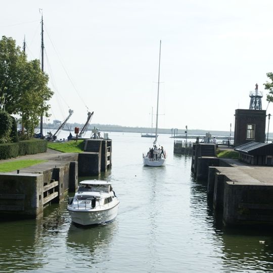 Sluis bij de Drommedaris tussen Paktuinen en Eiland
