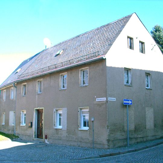 Wohnhaus, nach links Anbau mit Knick in Straßenführung Rietschelstraße 20