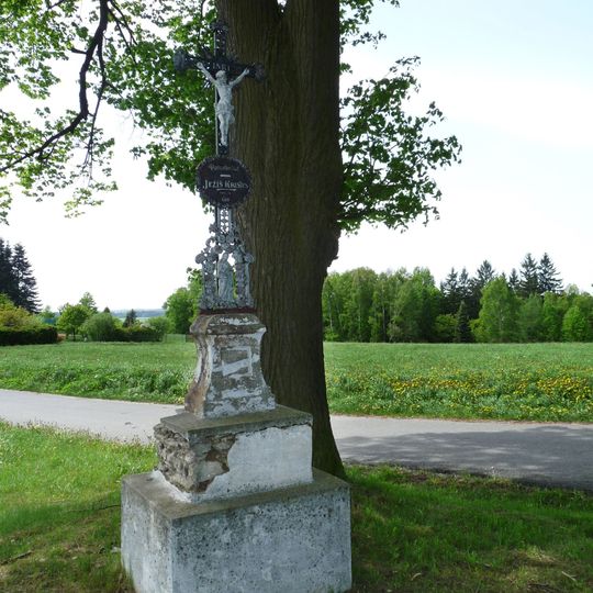 Kříž severně od Dobešova