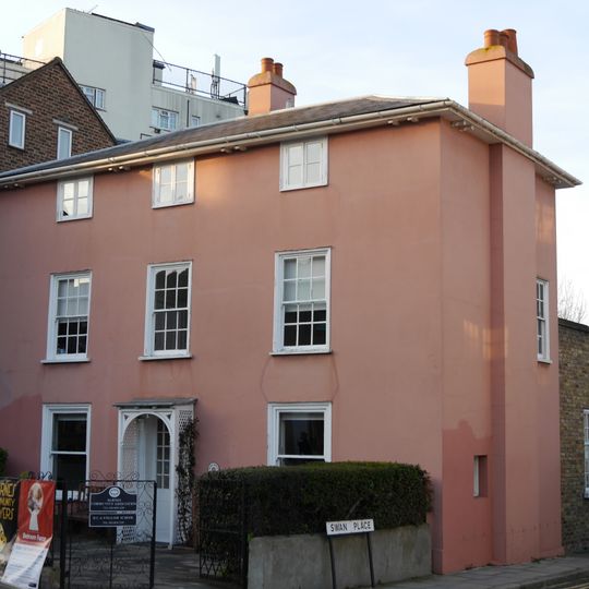 70 Barnes High Street