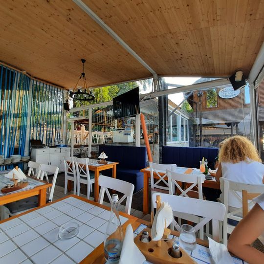 Taverna Racilor Herăstrău