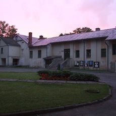 Brūzis, vēlāk saviesīgās biedrības nams