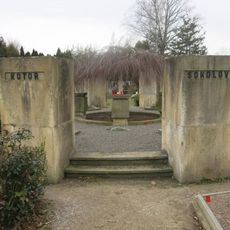 Pomník padlým na hřbitově v Pardubicích