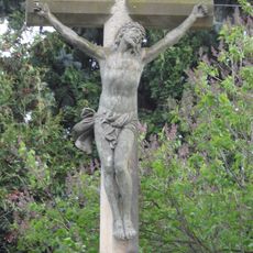 Kamenný kříž ve Vítězově na návsi