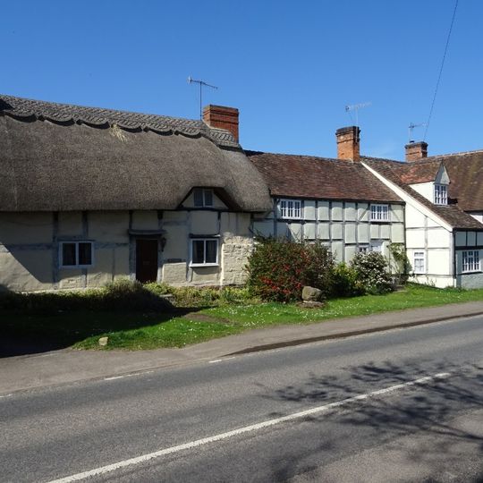 33 , Forge Cottage And Wychwood, Evesham Road