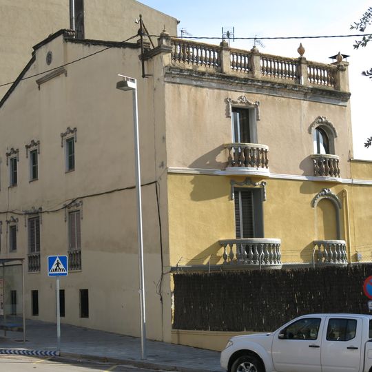 Building in carrer Montserrat, 12