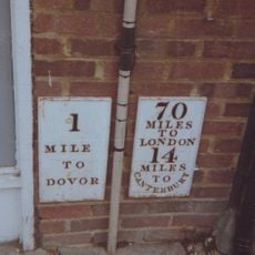 Milestone, London Road, Buckland, Nos 49 & 50