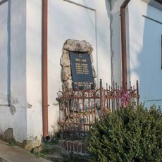 Pomník padlým v Bezděkově u Úsova u kaple