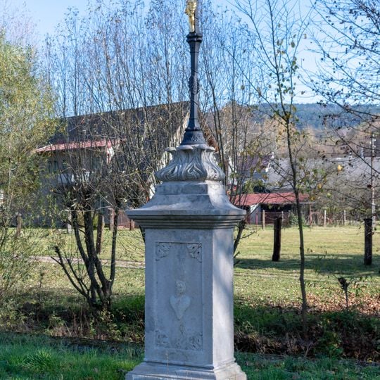 Kříž v Celném na rozcestí jižní část