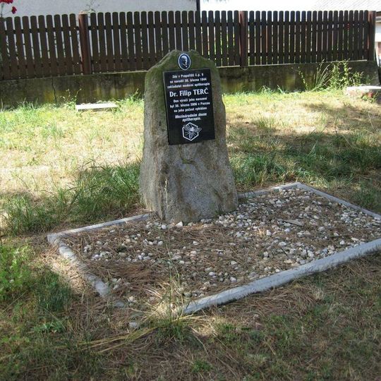 Památník dr. Filipa Terče u silnice do Starce v Prapořišti