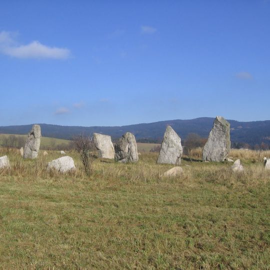 Kamenný kruh v lokalitě "Pustiny" při silnici na Říčky